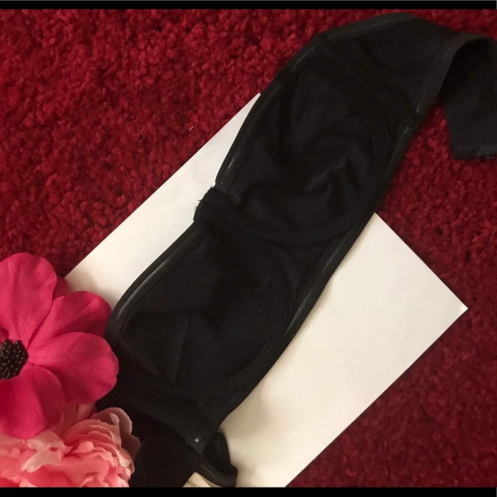 VICTORIA SECRET STRAPLESS BRA